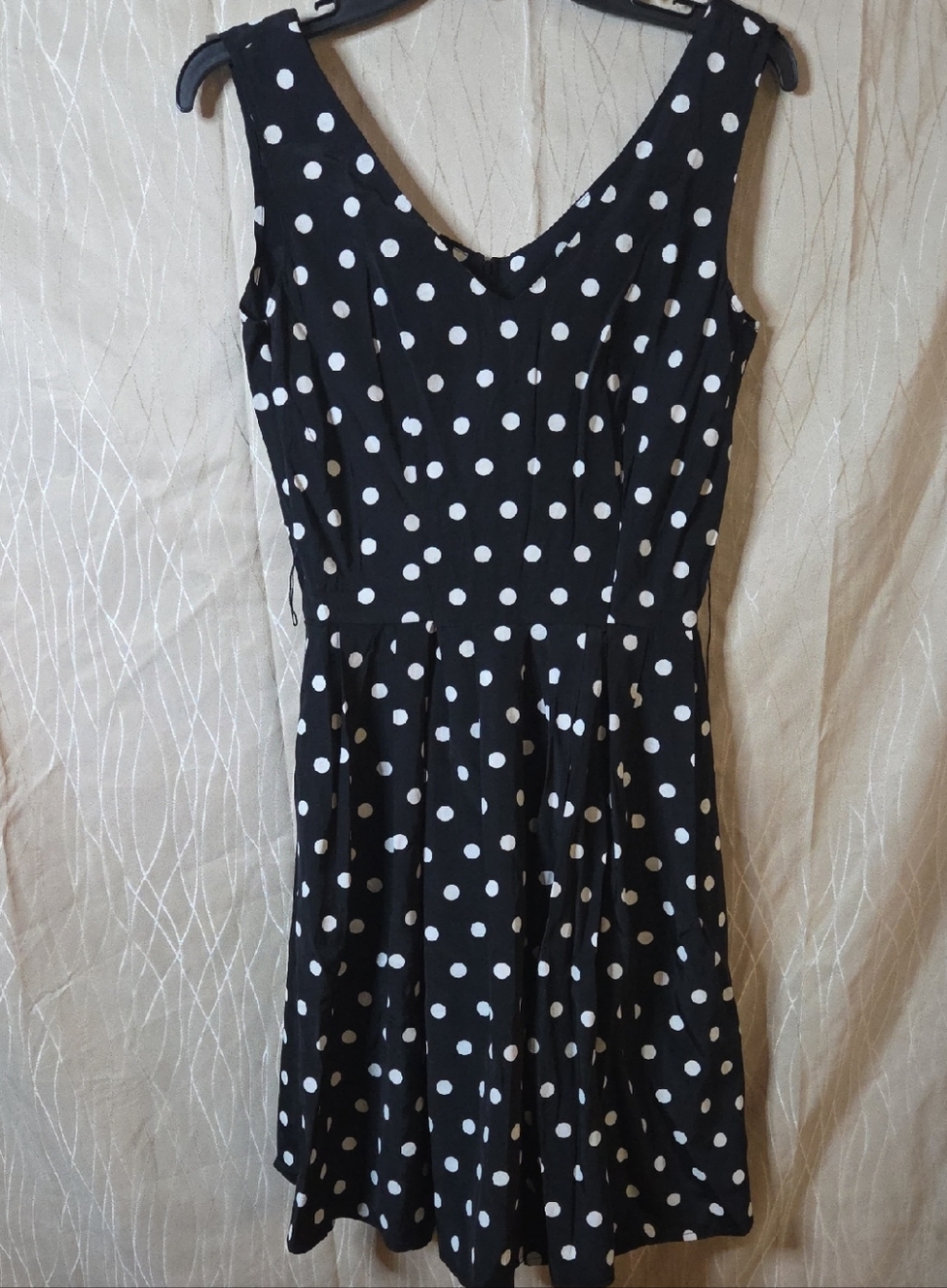 Polka Dot V-Neck Sleeveless Mini‎ Dress in Black and White